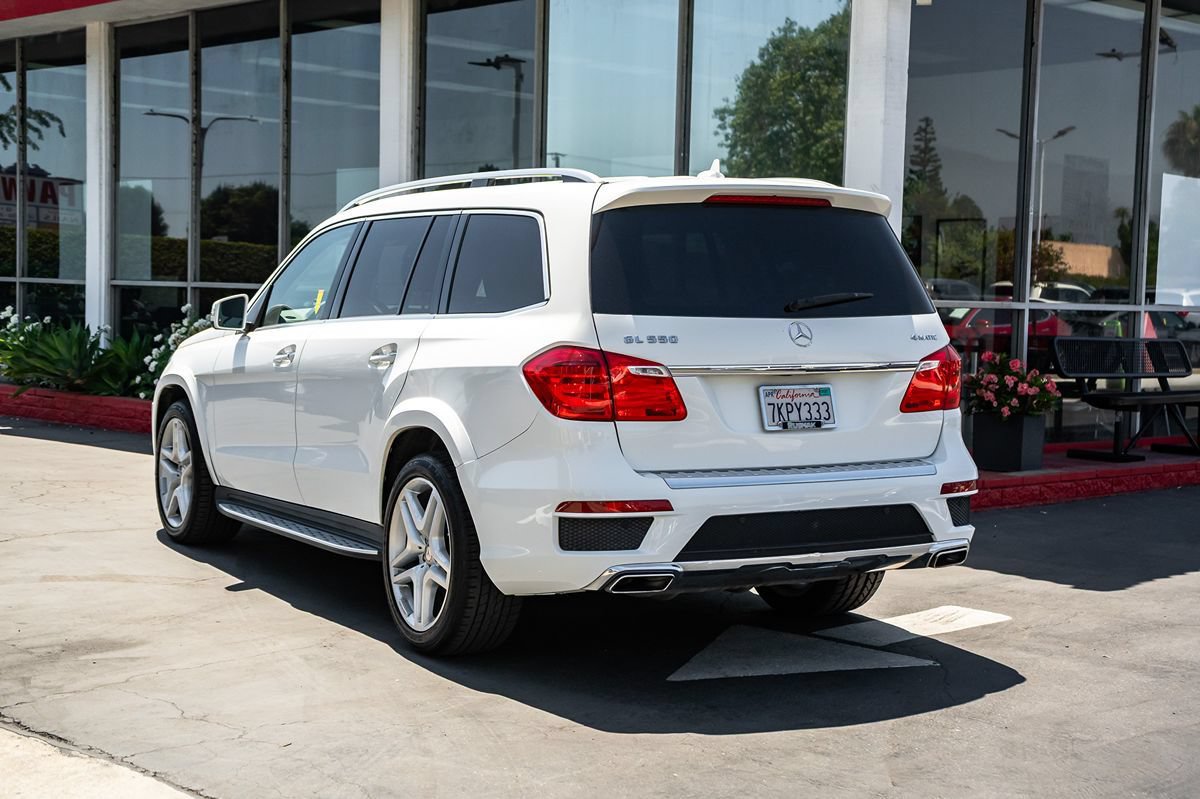Used 2015 Mercedes-Benz GL 550 4MATIC image 2