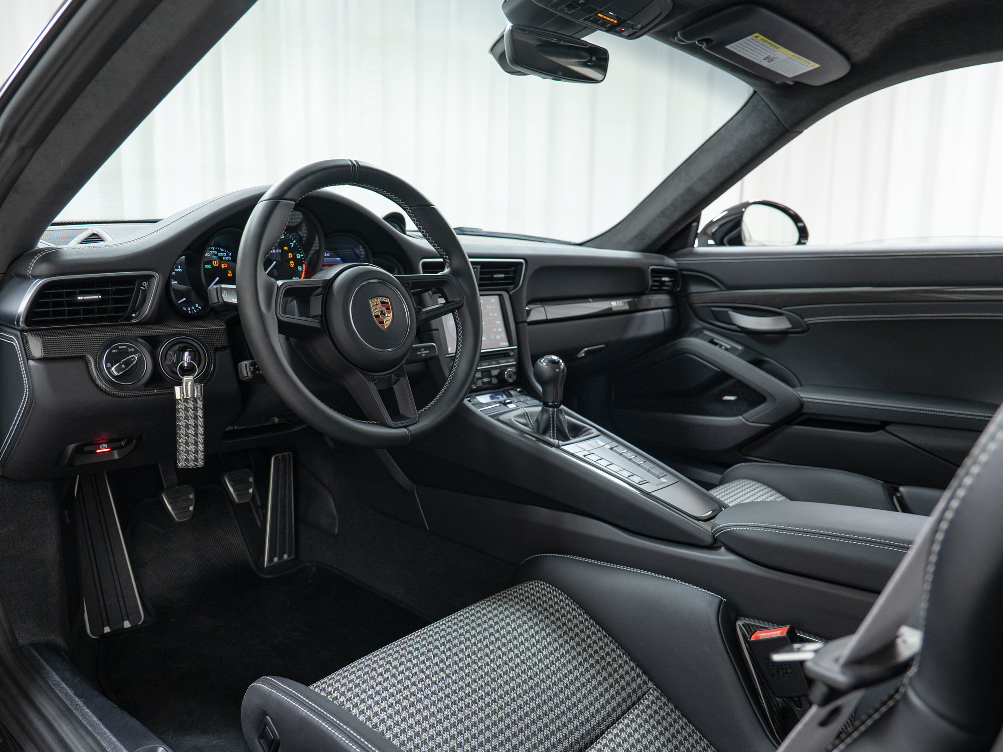 Used 2016 Porsche 911 R RWD image 22