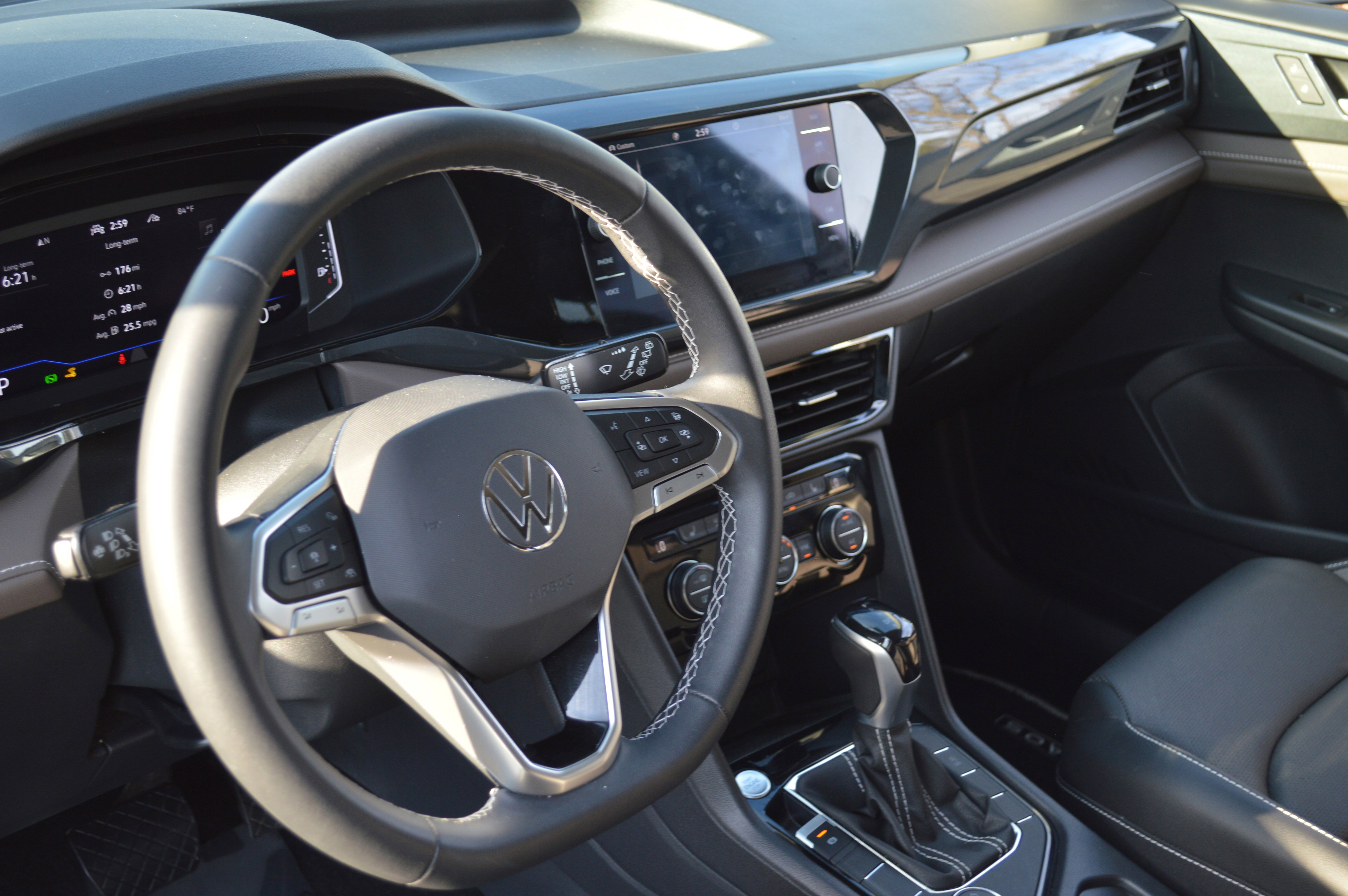 Used 2022 Volkswagen Taos SEL image 24