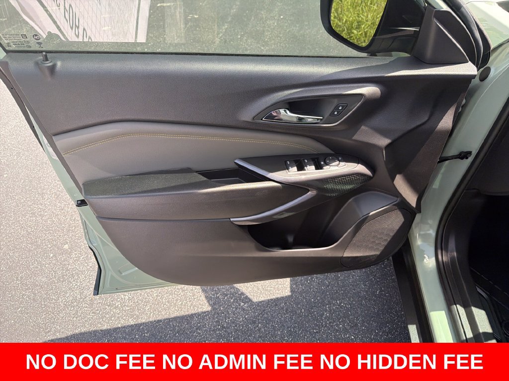 Used 2025 Chevrolet Trax ACTIV w/ Driver Confidence Package FWD image 12