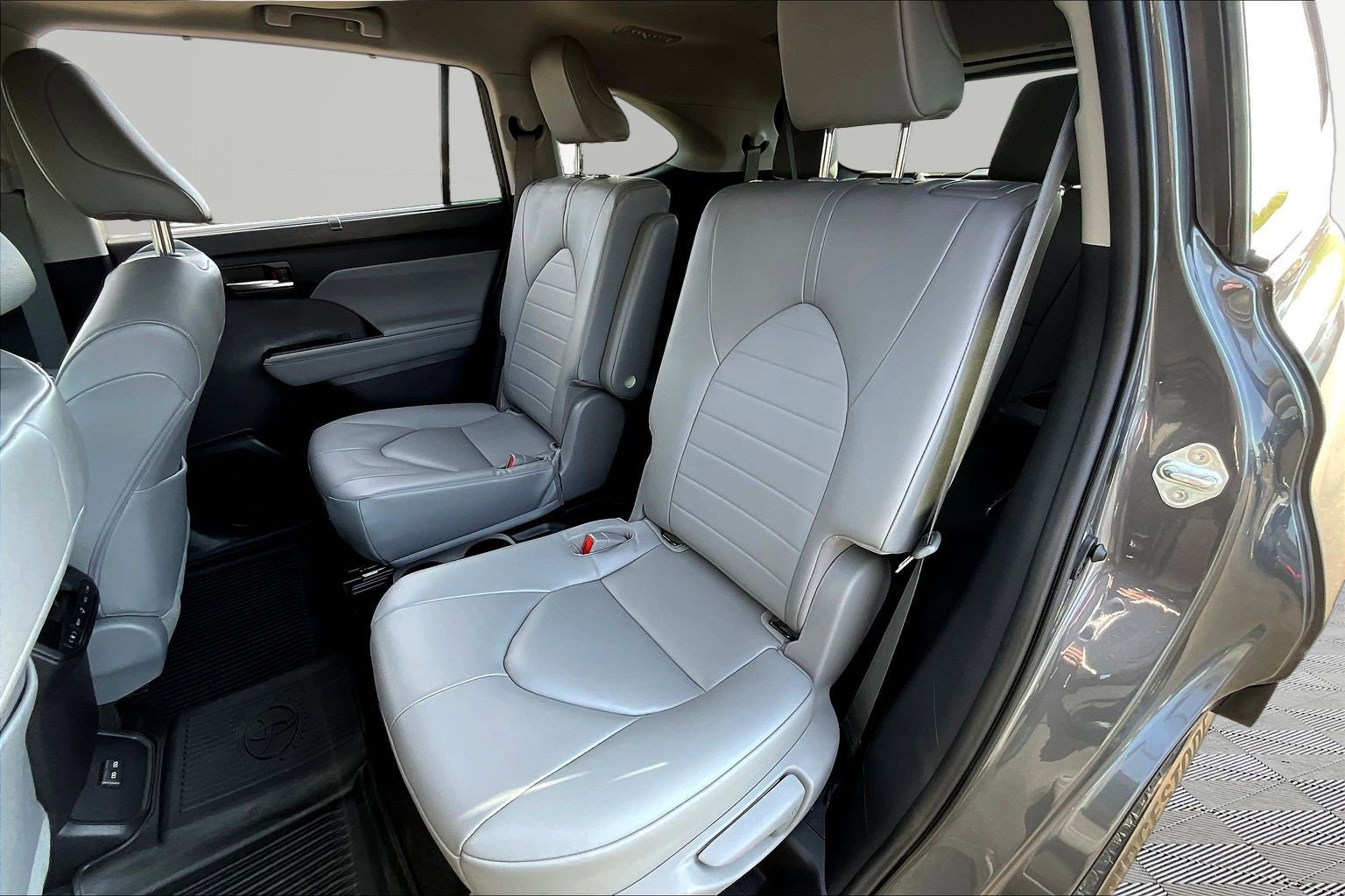 Used 2023 Toyota Highlander XLE image 21
