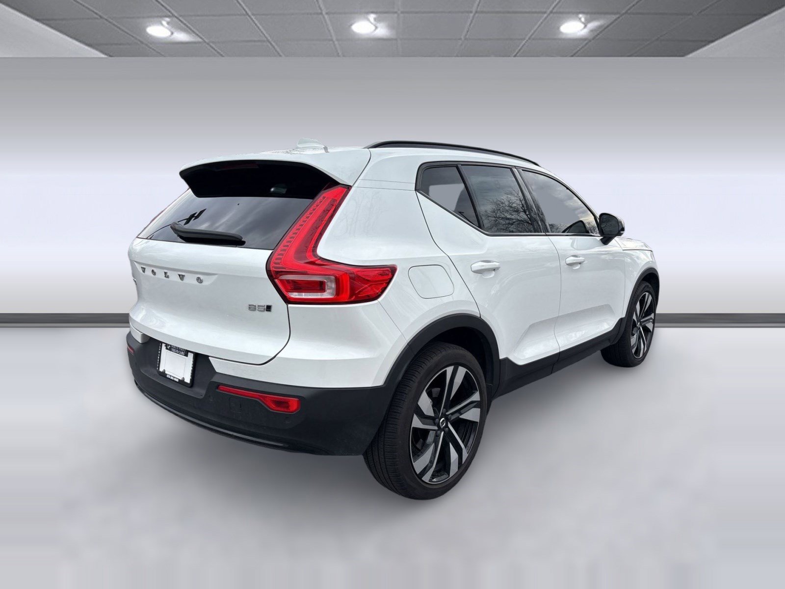 Certified 2023 Volvo XC40 B5 Plus w/ Climate Package image 9