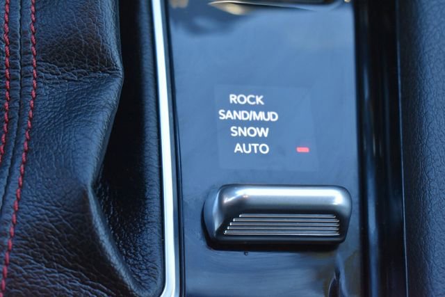 Used 2025 Jeep Compass Trailhawk image 32