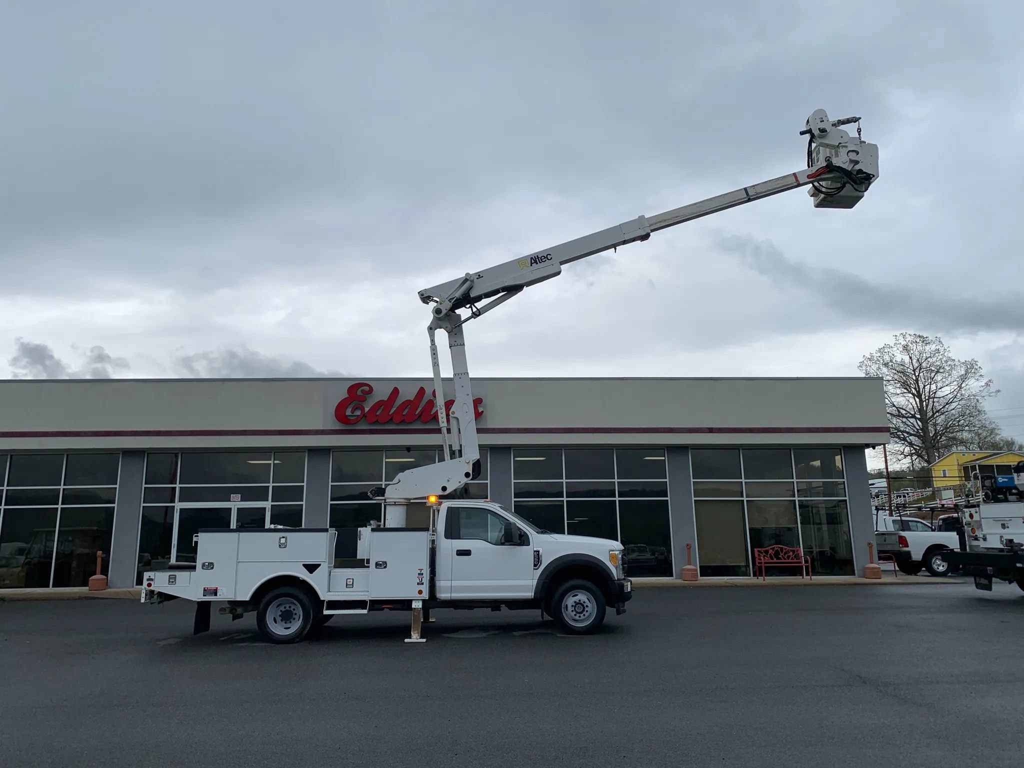 Used 2017 Ford F550 4x4 Regular Cab Super Duty image 52