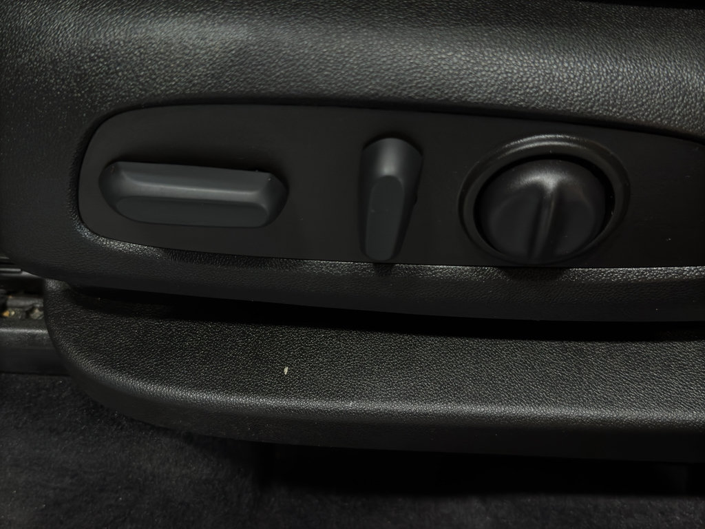 Used 2023 Chevrolet Traverse Premier image 15