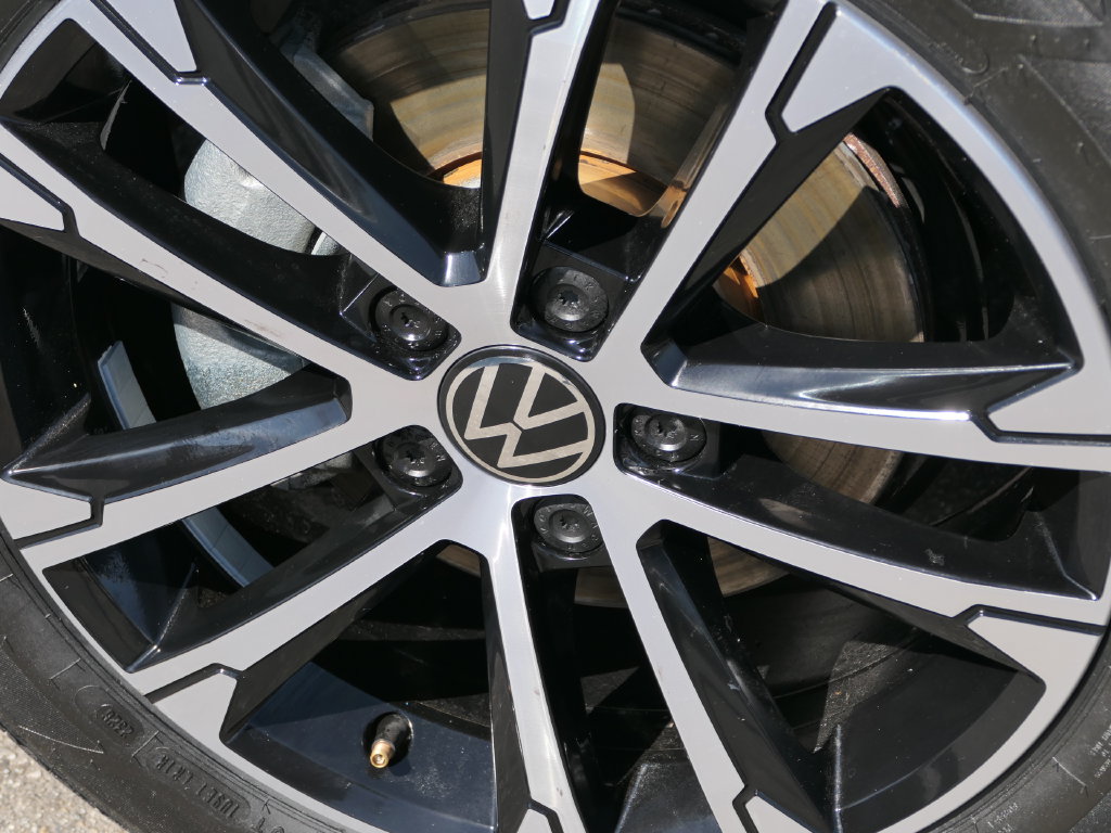 Used 2025 Volkswagen Jetta Sport FWD image 9