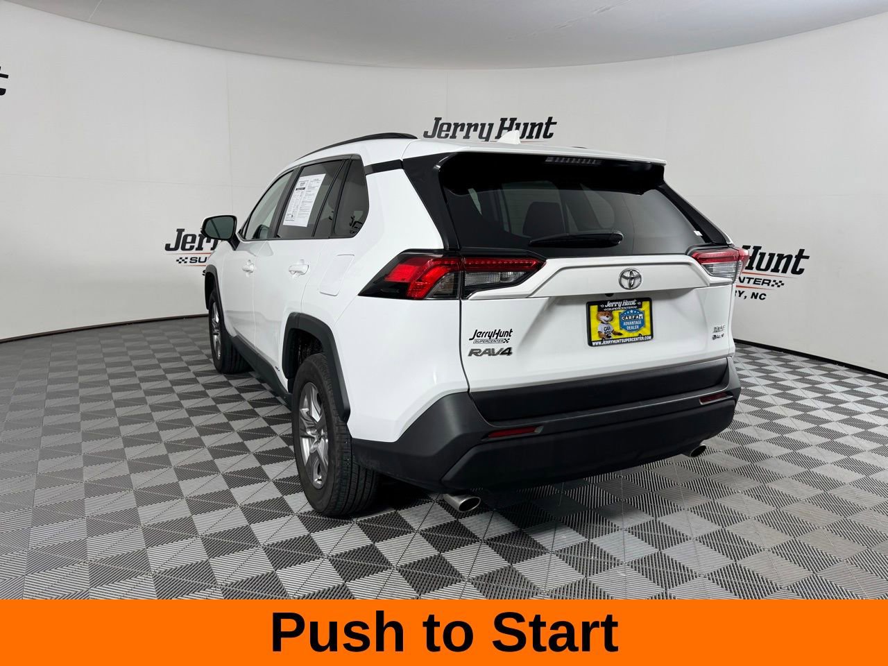 Used 2025 Toyota RAV4 XLE AWD/4WD image 9