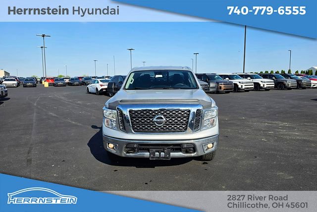 Used 2018 Nissan Titan SV AWD/4WD image 2