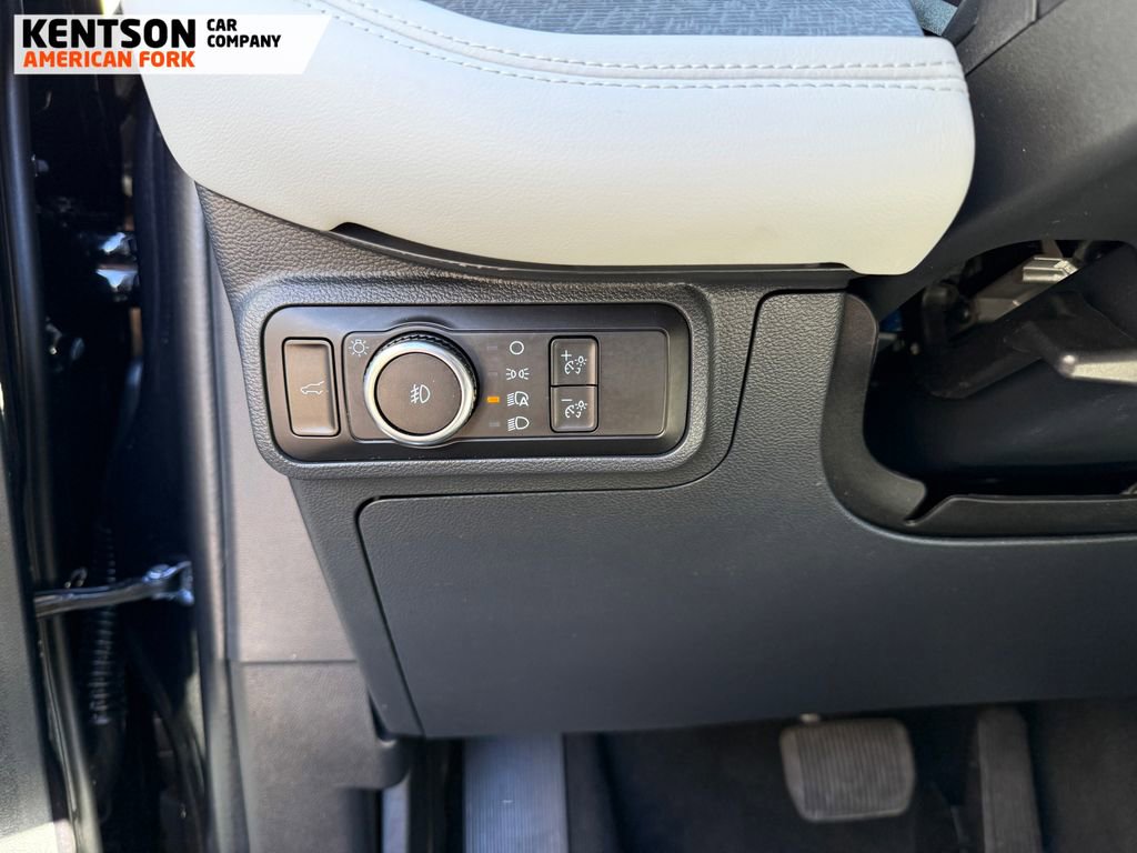 Used 2025 Ford Explorer Platinum w/ LUX Leather Package image 17