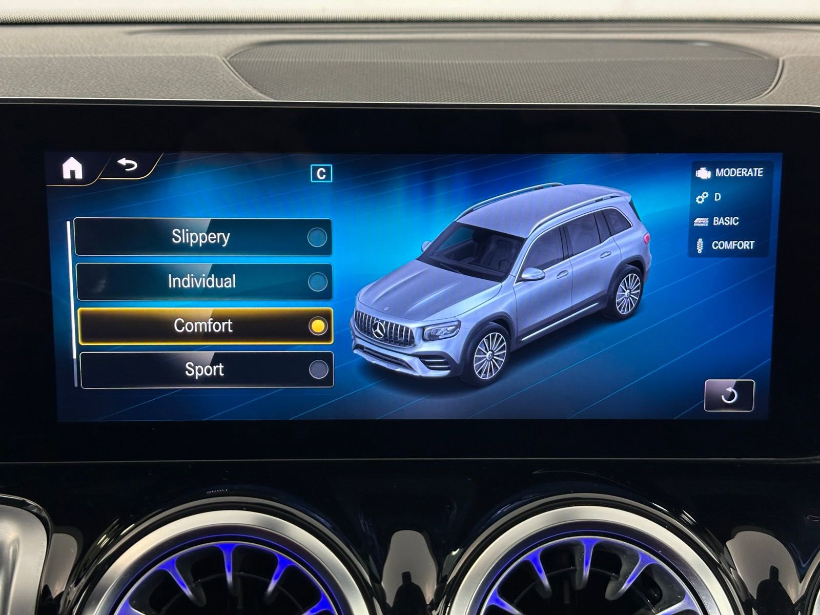 Used 2022 Mercedes-Benz GLB 35 AMG 4MATIC image 26