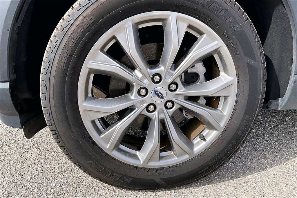 Used 2023 Ford Explorer Limited image 9