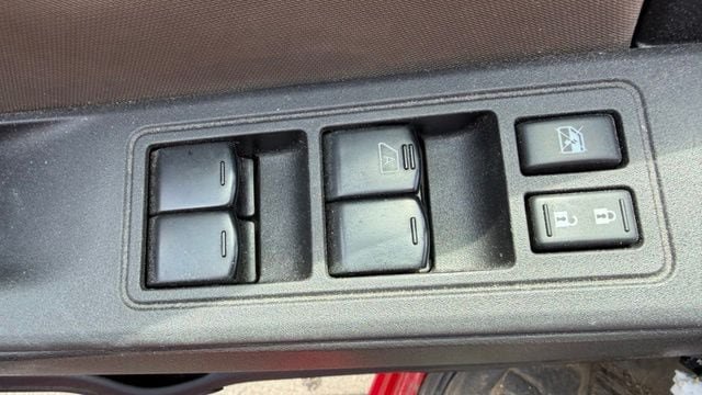 Used 2022 Nissan Frontier SV AWD/4WD image 12