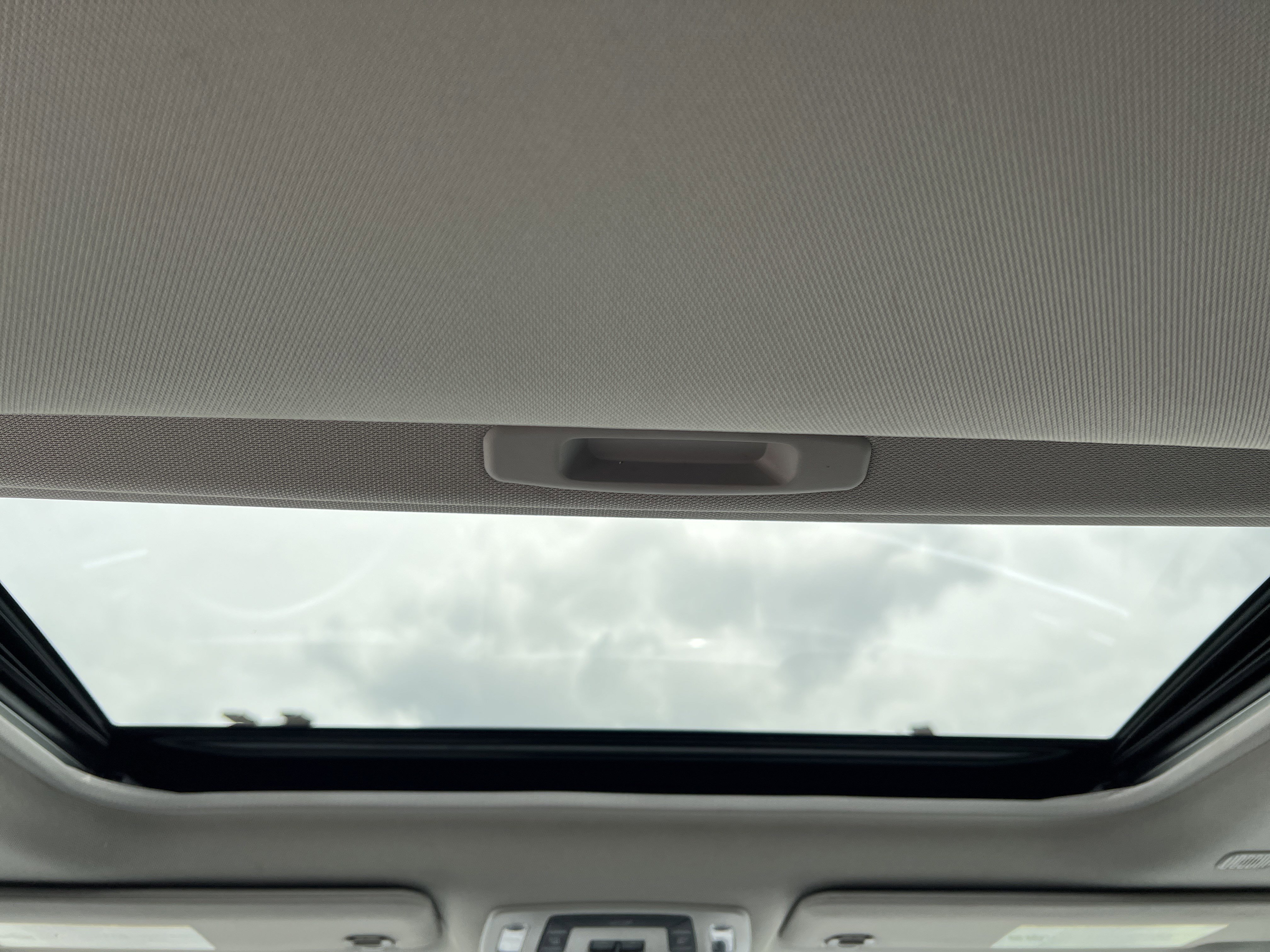 Certified 2025 Toyota Sienna XLE FWD image 4