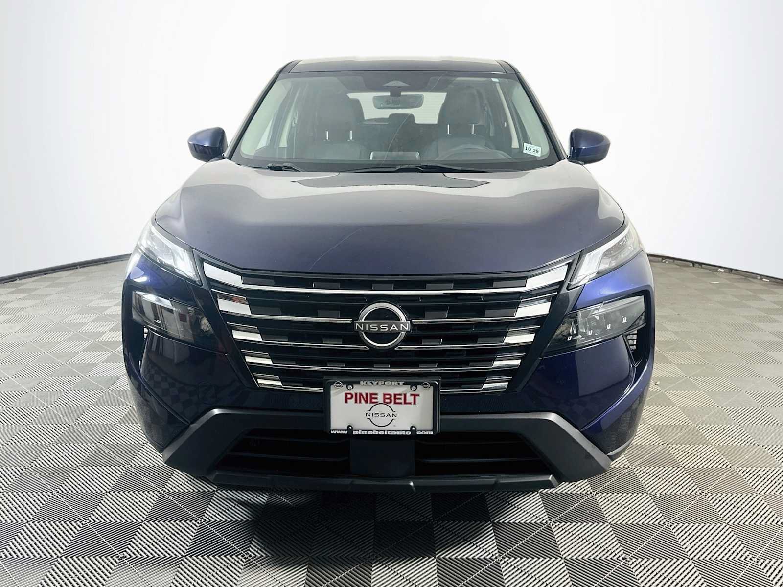 Used 2024 Nissan Rogue SV AWD/4WD image 2