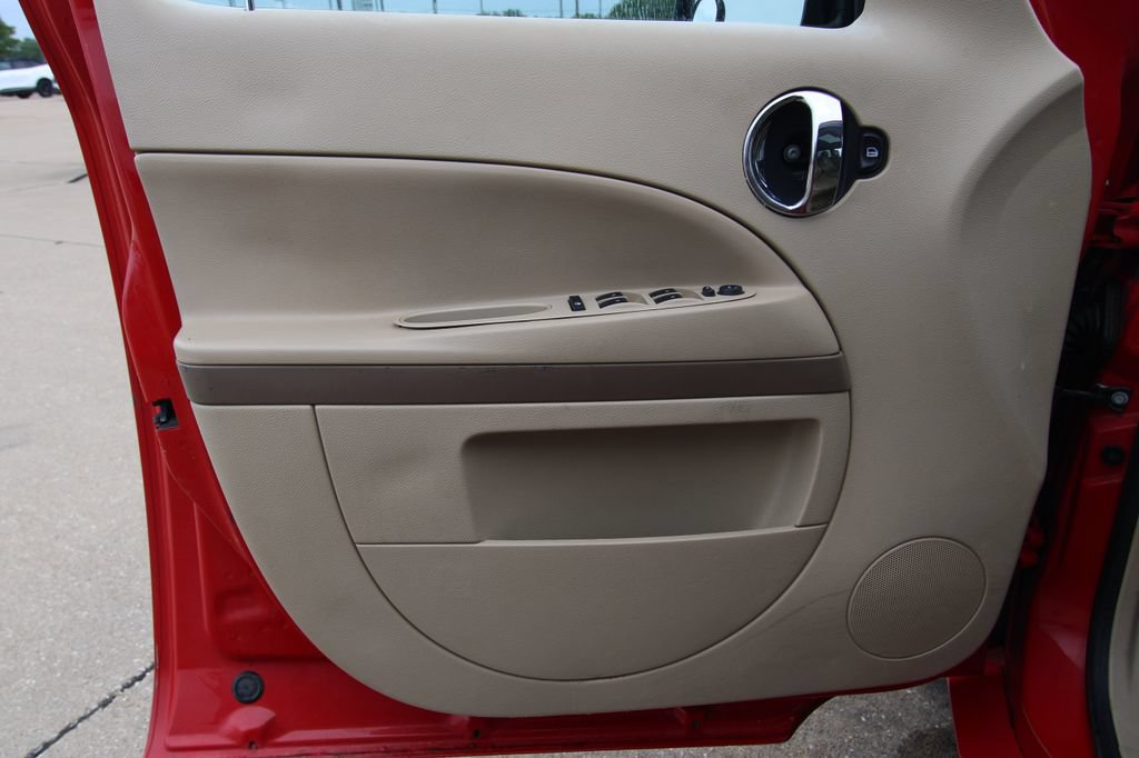 Used 2009 Chevrolet HHR LT FWD image 32