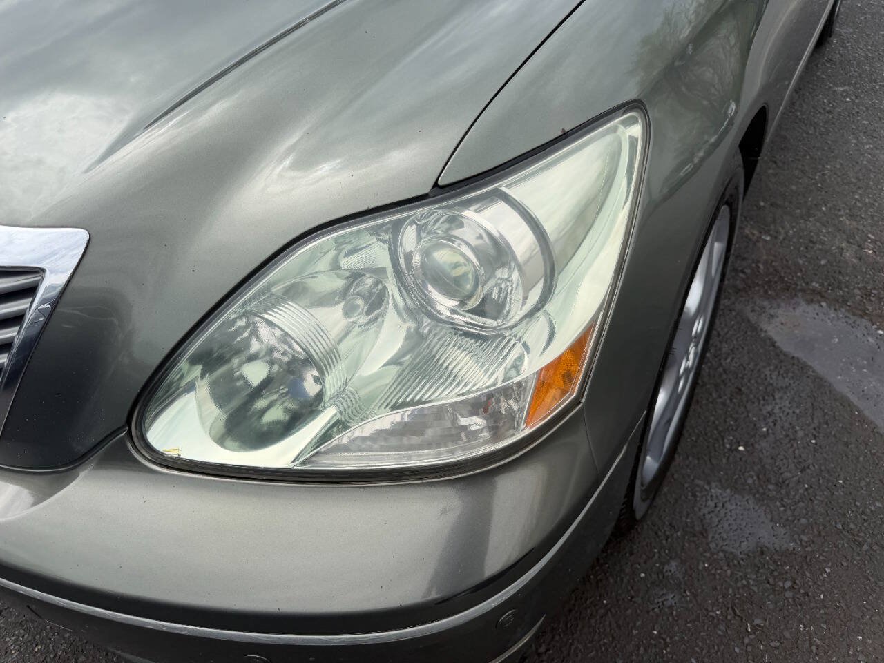 Used 2005 Lexus LS 430 w/ Modern Luxury Pkg RWD image 2