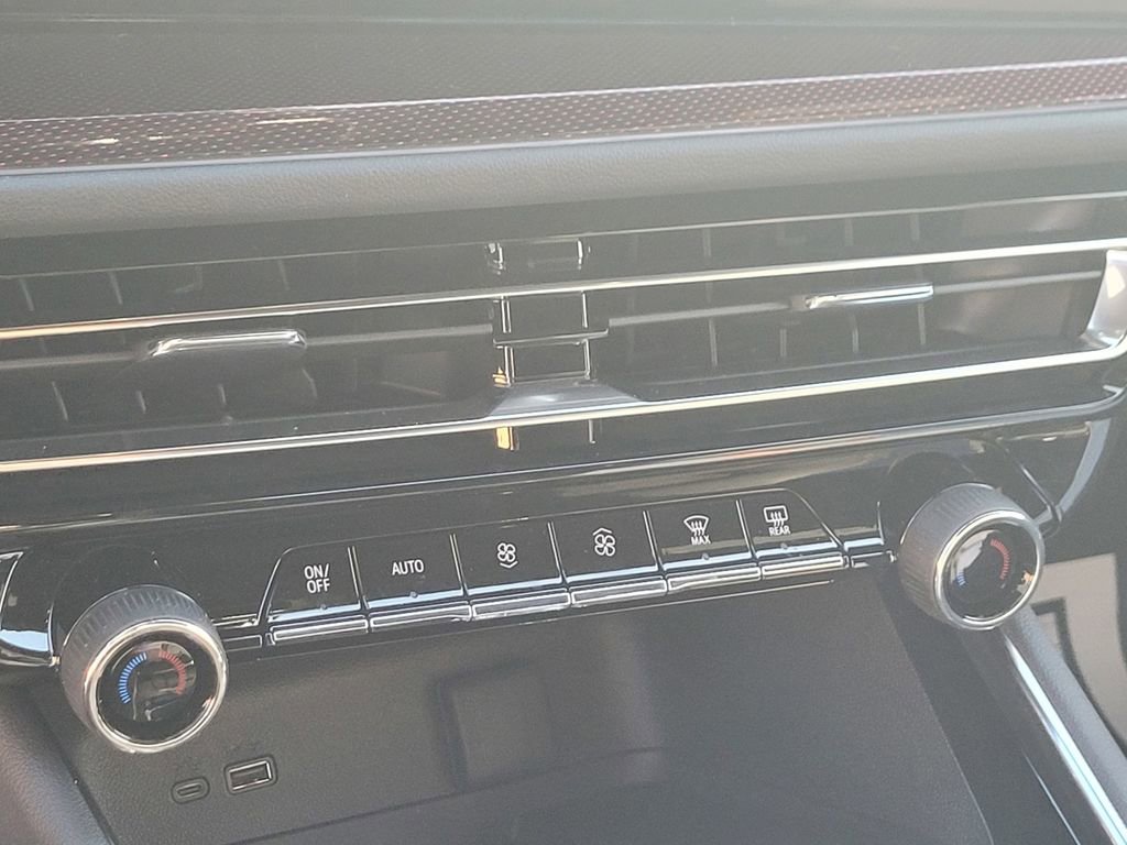 New 2026 Chevrolet Traverse RS w/ LPO, Floor Liner Package image 18