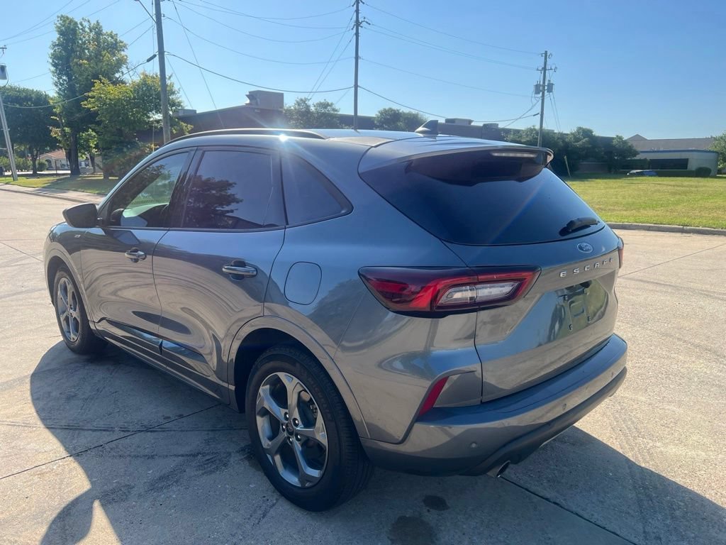 Used 2023 Ford Escape ST-Line w/ Tech Pack #1 FWD image 8