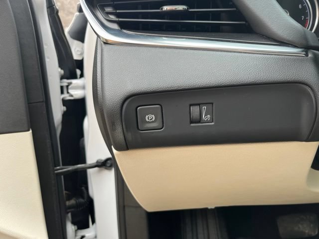 Used 2022 Buick Enclave Essence FWD image 26