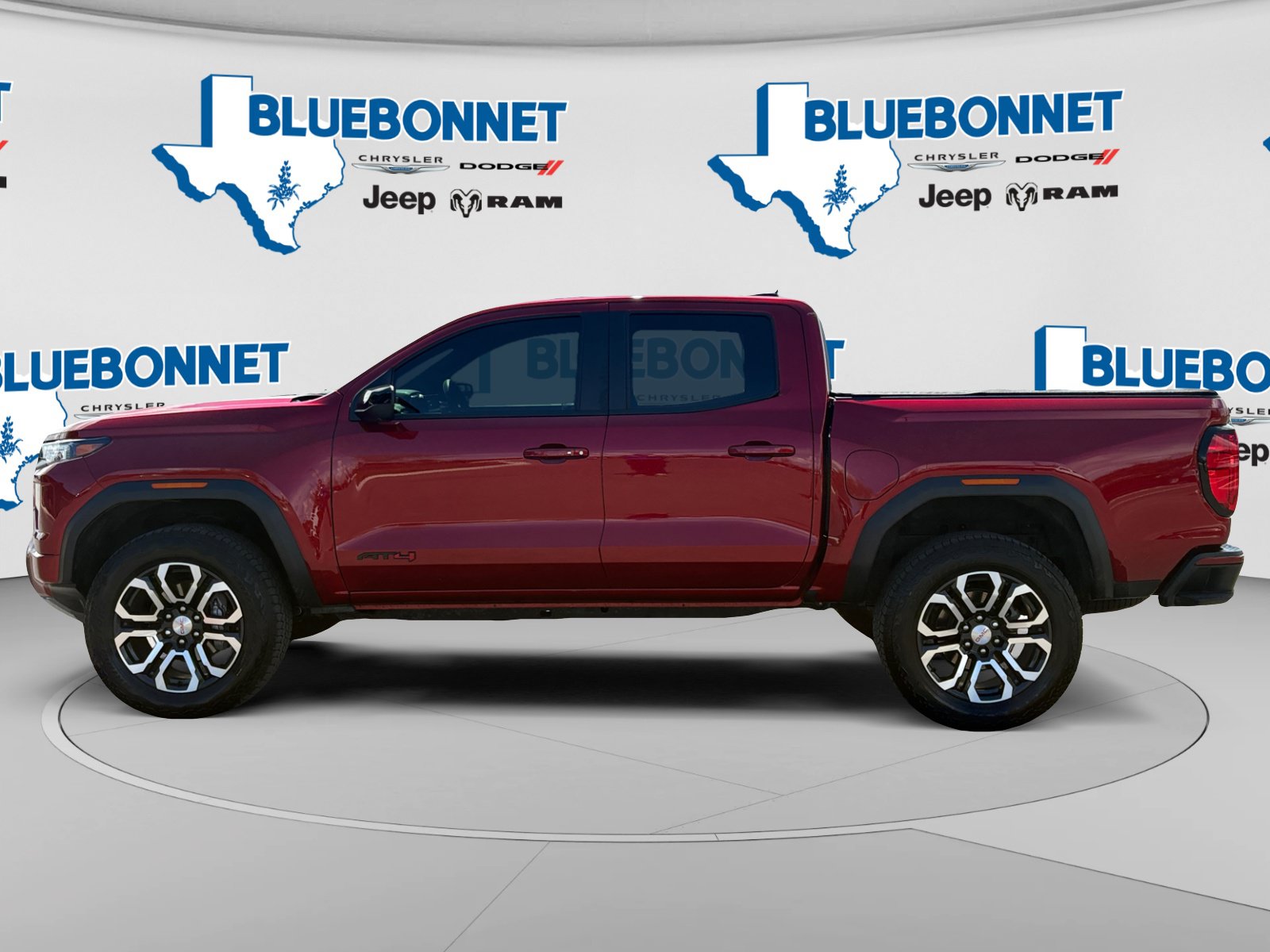 Used 2024 GMC Canyon AT4 w/ AT4 Premium Package AWD/4WD image 8