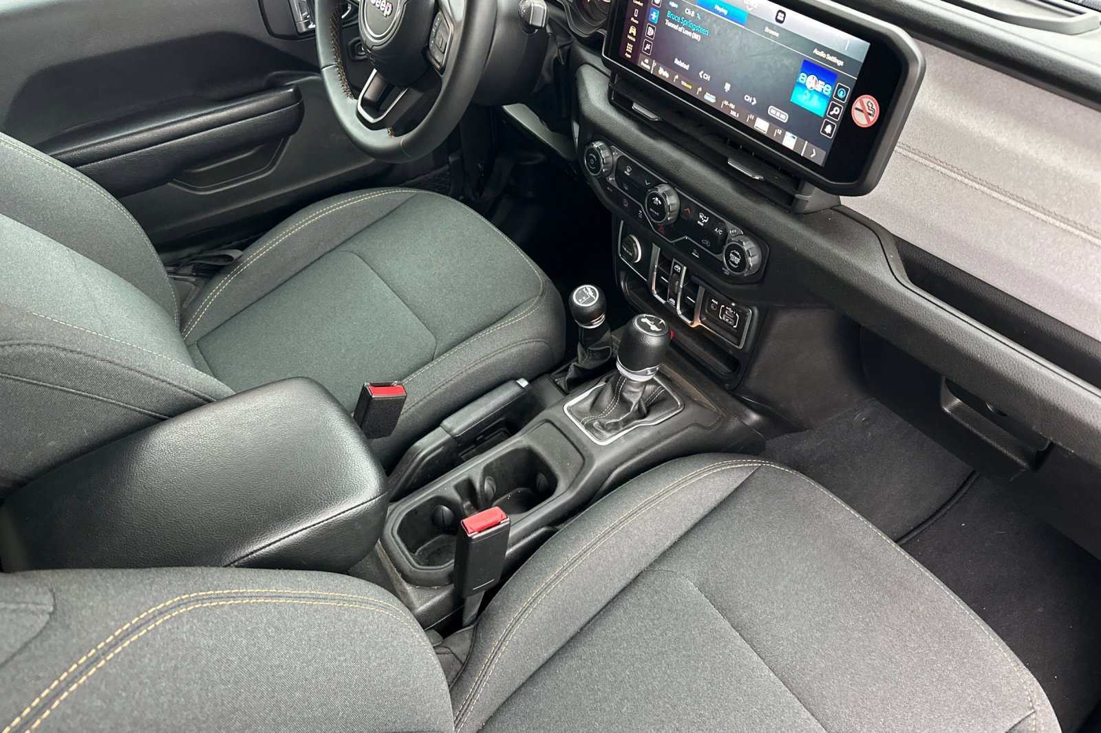 Used 2024 Jeep Wrangler Sport S image 15