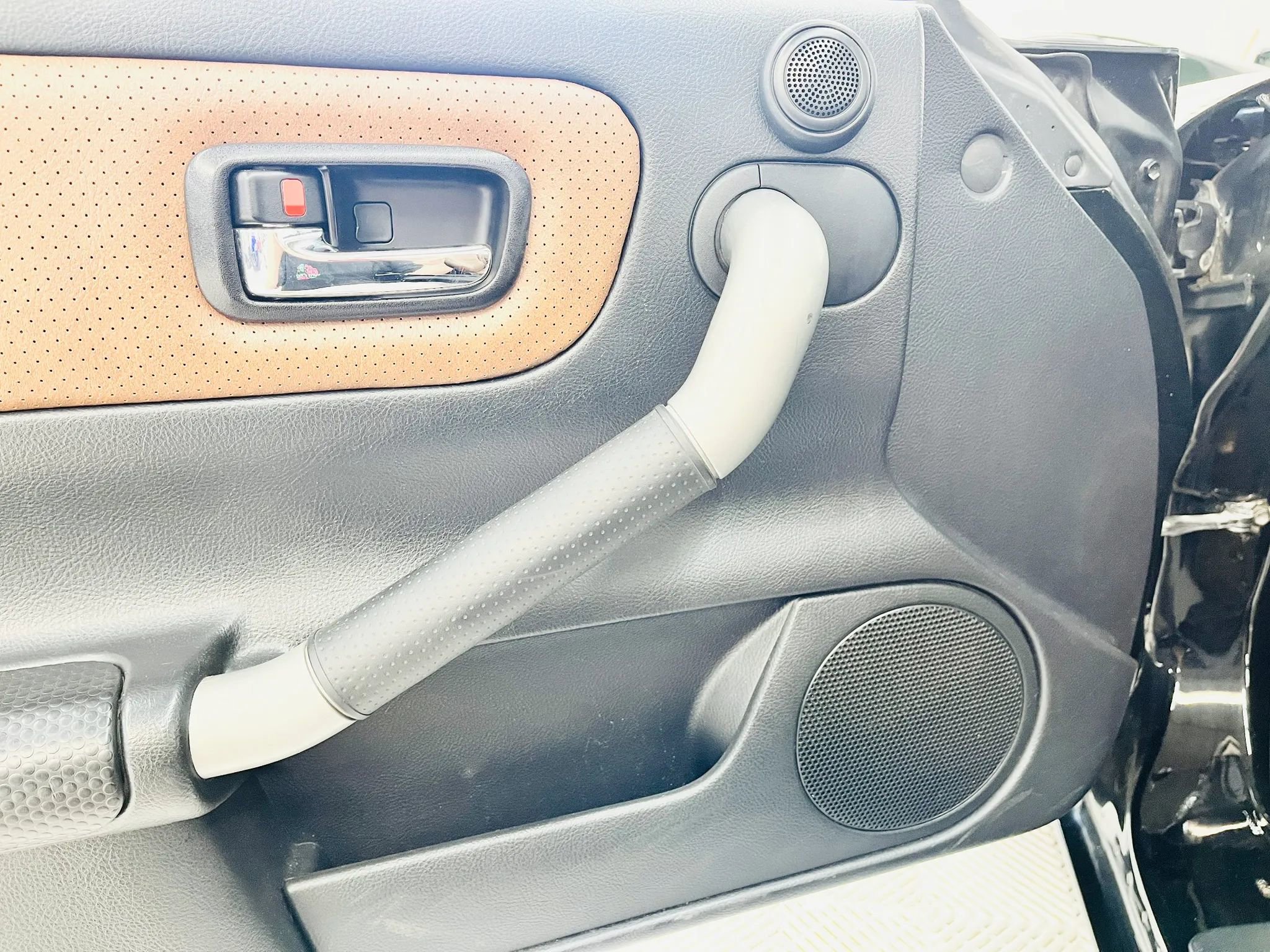 Used 2002 Toyota MR2 RWD image 17