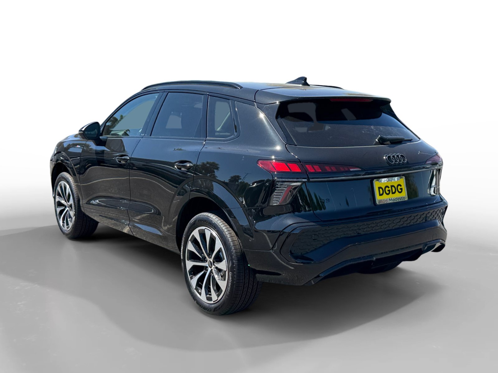 New 2026 Audi Q3 quattro 2.0T AWD/4WD image 3