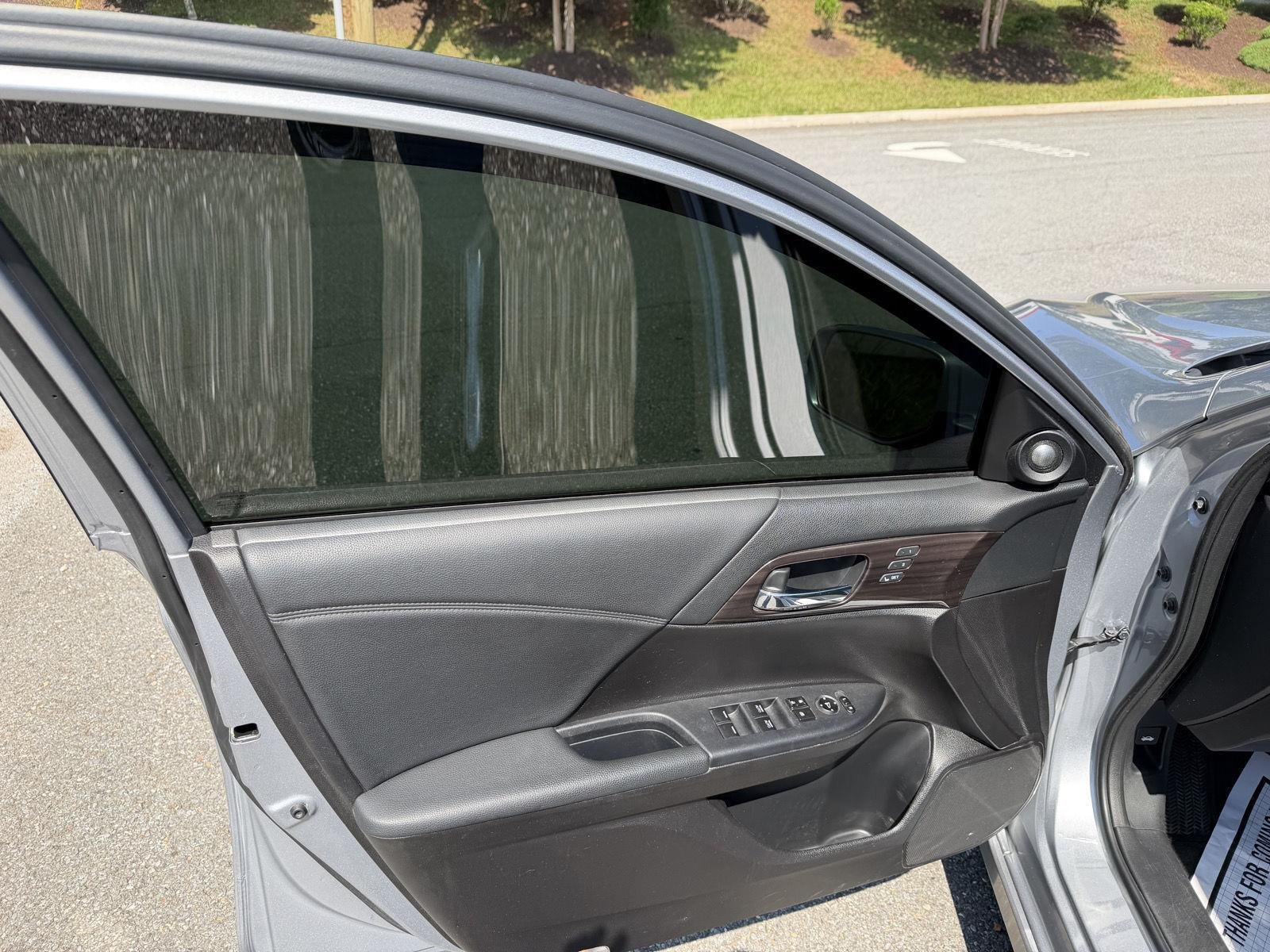 Used 2017 Honda Accord Touring image 17