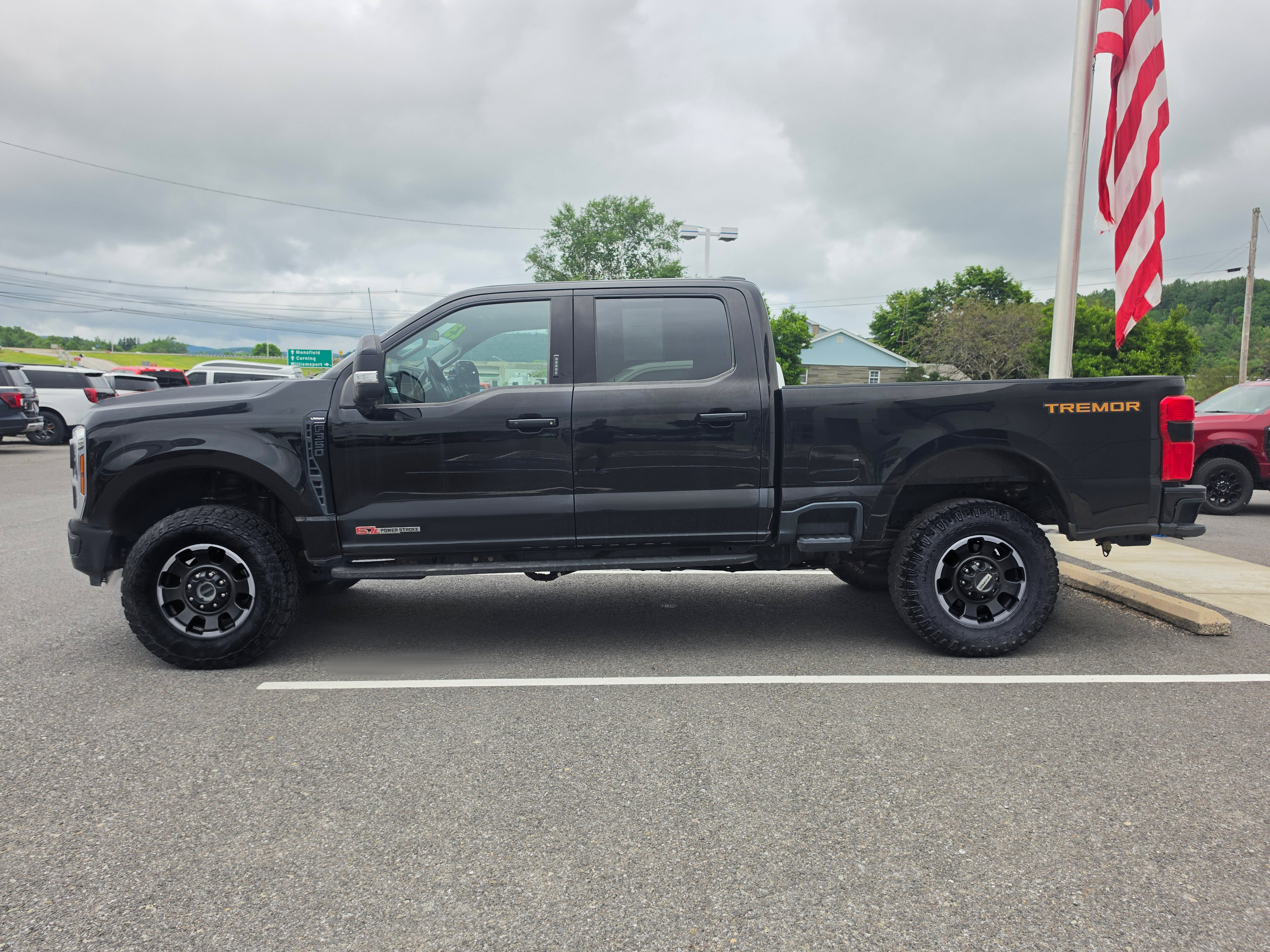 Used 2023 Ford F350 Lariat w/ Tremor Off-Road Package AWD/4WD image 6