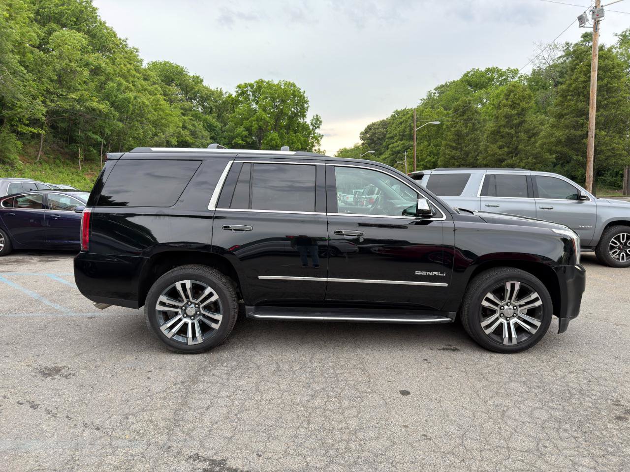 Used 2017 GMC Yukon Denali w/ Open Road Package AWD/4WD image 4