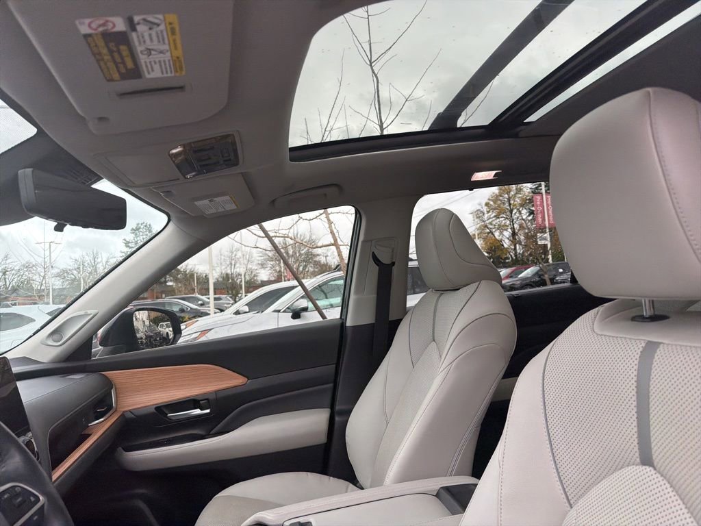 Used 2024 Toyota Grand Highlander Platinum image 4