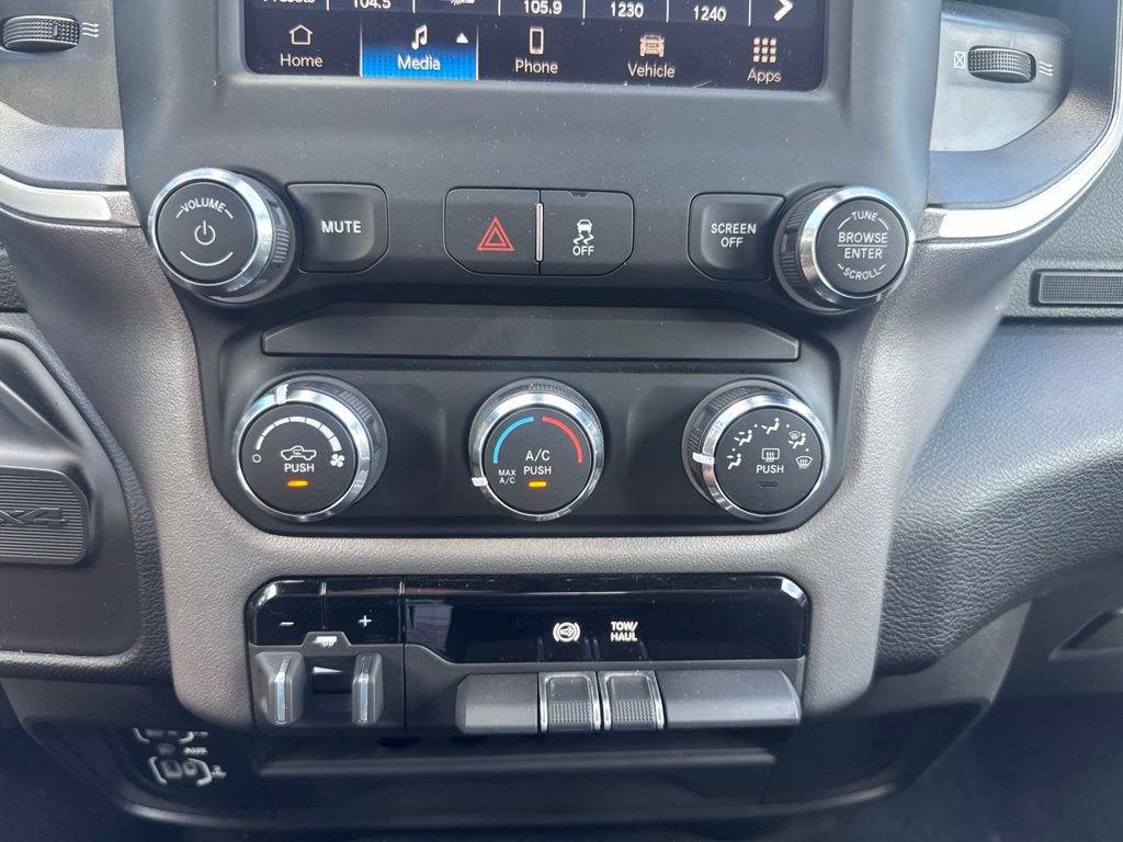 Used 2024 RAM 3500 Big Horn AWD/4WD image 46