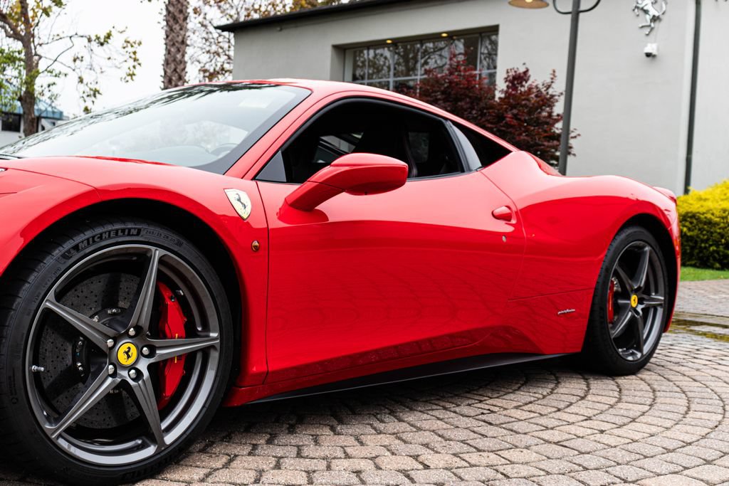 Used 2015 Ferrari 458 Italia Coupe RWD image 30