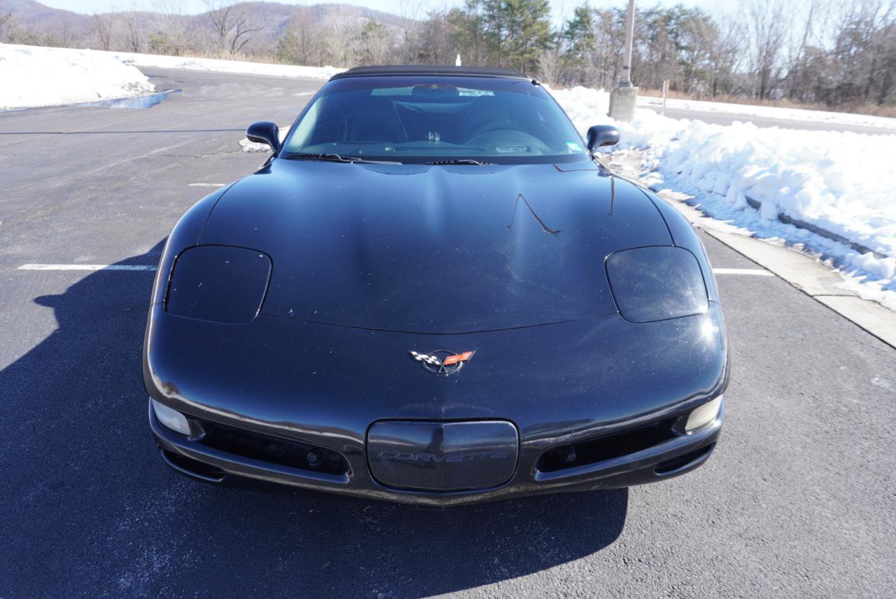 Used 2004 Chevrolet Corvette 2dr Convertible w/ Preferred Equipment Group RWD image 2