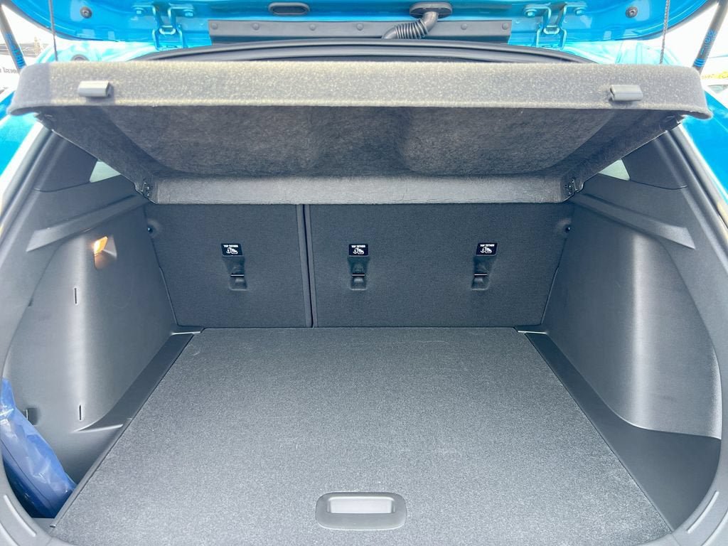 New 2026 Chevrolet Trax RS w/ Sunroof Package FWD image 21