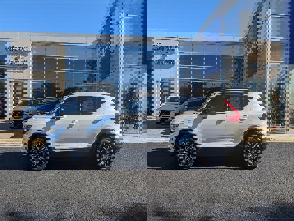 New 2026 Volvo XC40 B4 Core image 5