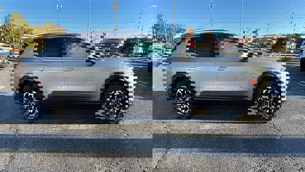 New 2026 Chevrolet Equinox EV LT image 4