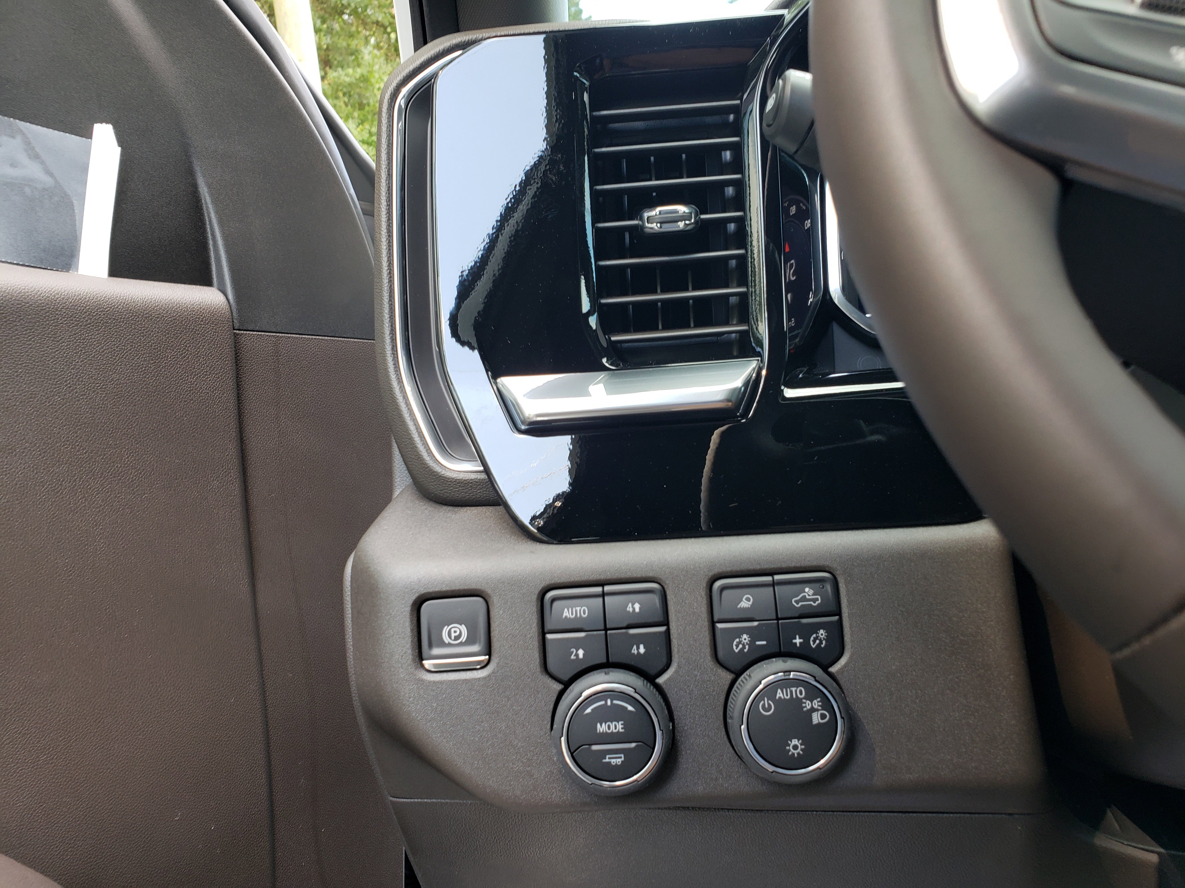 New 2025 Chevrolet Silverado 1500 LT image 13