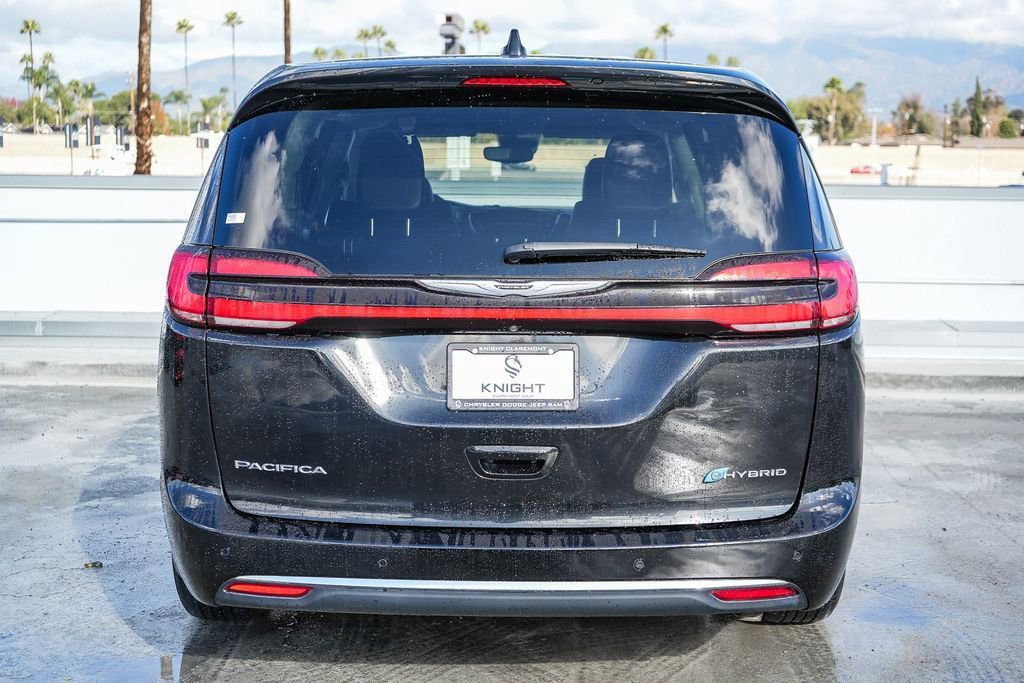 Certified 2024 Chrysler Pacifica Select image 8
