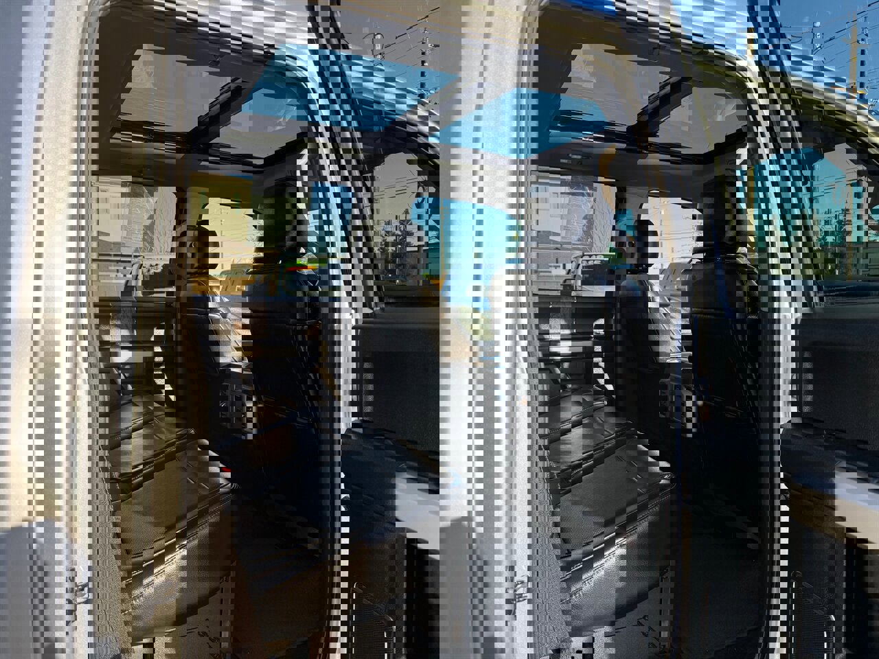 Used 2017 Ford F350 Lariat w/ Chrome Package image 17