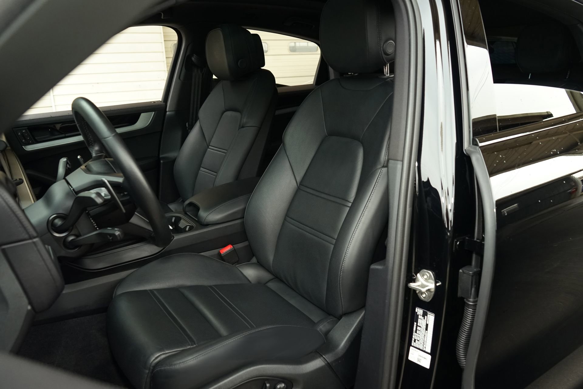 Used 2024 Porsche Cayenne S image 9