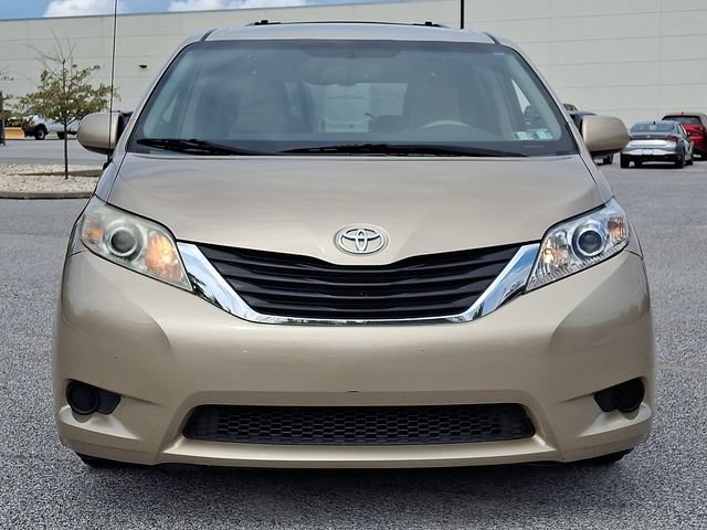 Used 2013 Toyota Sienna LE w/ Towing Pkg FWD image 5
