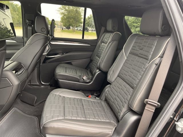 New 2026 Cadillac Escalade V w/ LPO, ONYX Package AWD/4WD image 27