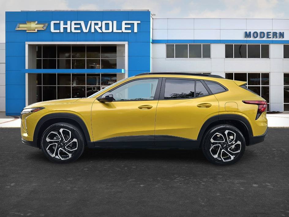 Used 2025 Chevrolet Trax RS w/ Driver Confidence Package FWD image 2