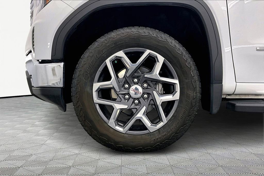 Used 2024 GMC Sierra 1500 SLT w/ SLT Premium Package AWD/4WD image 9