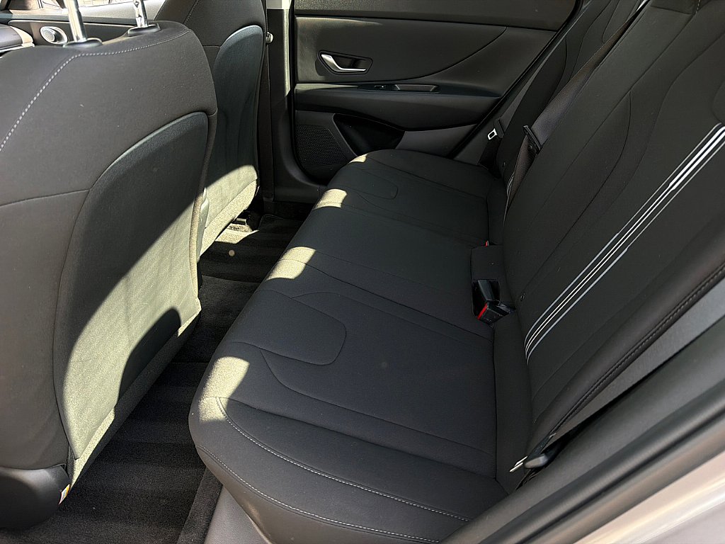 Certified 2023 Hyundai Elantra SEL w/ Convenience Package image 9