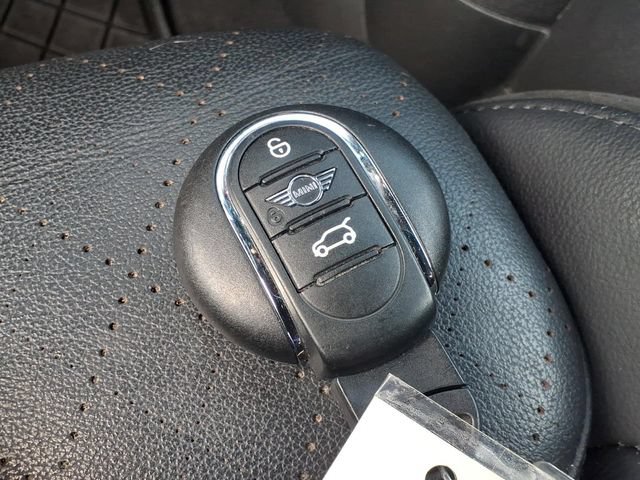 Used 2023 MINI Cooper S w/ Signature Upholstery Package FWD image 21