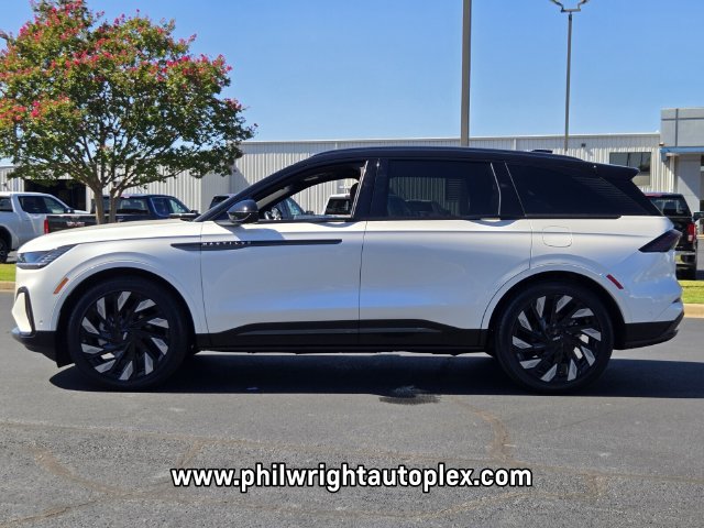 Used 2024 Lincoln Nautilus Reserve w/ Equipment Group 203A AWD/4WD image 6