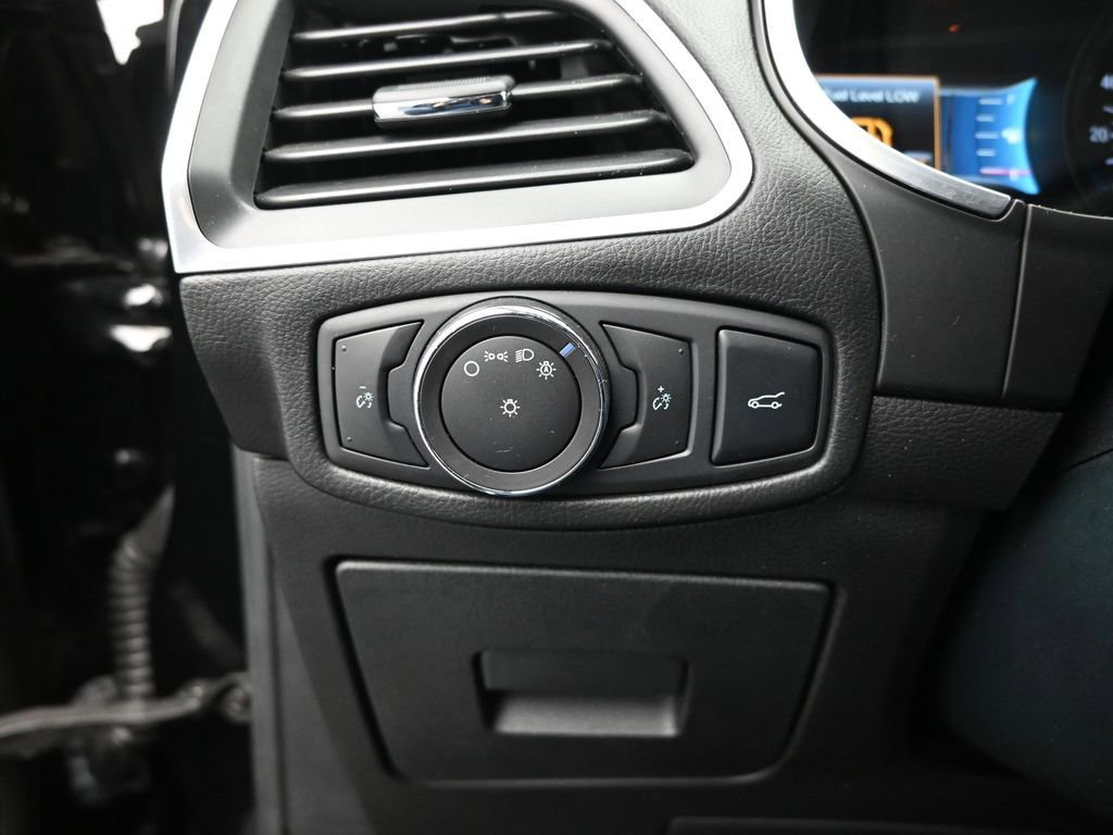 Used 2016 Ford Edge Titanium w/ Equipment Group 301A image 11