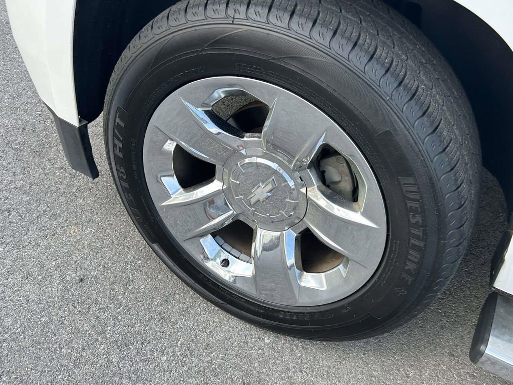 Used 2016 Chevrolet Suburban LT w/ LT Signature Package image 9